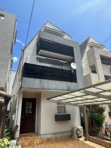 世田谷区下馬１丁目の一戸建ての外観