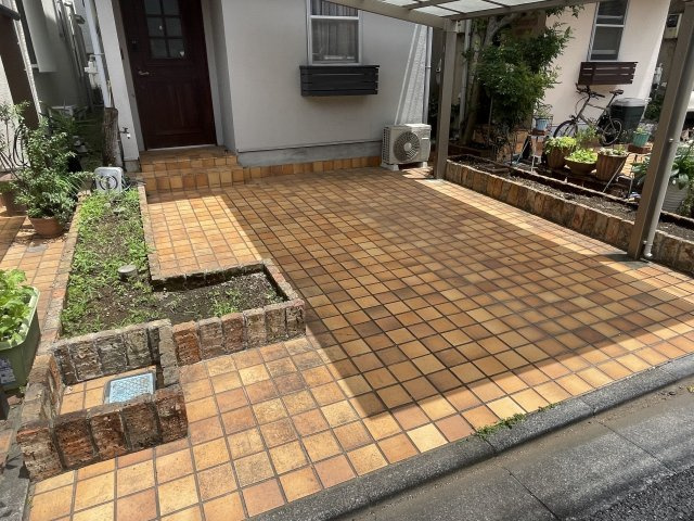 世田谷区下馬１丁目の一戸建ての駐車場