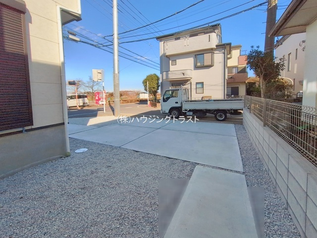 仲介手数料無料　KEIAI GRACE所沢市中富南３期　新築戸建　全１棟　の前面道路含む現地写真