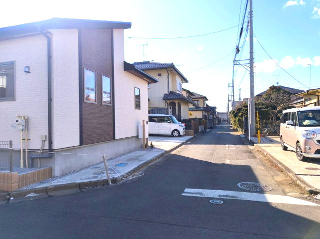 熊谷市新堀　新築住宅　平家建の前面道路含む現地写真
