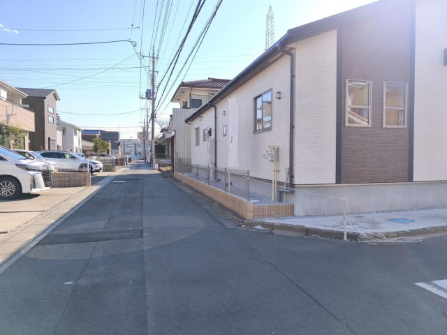 熊谷市新堀　新築住宅　平家建の前面道路含む現地写真