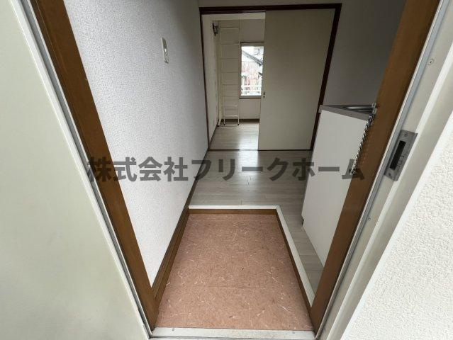 武蔵野市八幡町１丁目のアパートの玄関