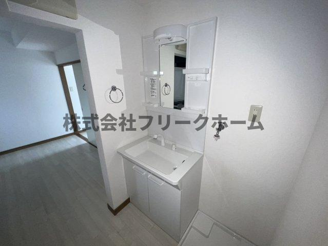 武蔵野市八幡町１丁目のアパートの洗面所