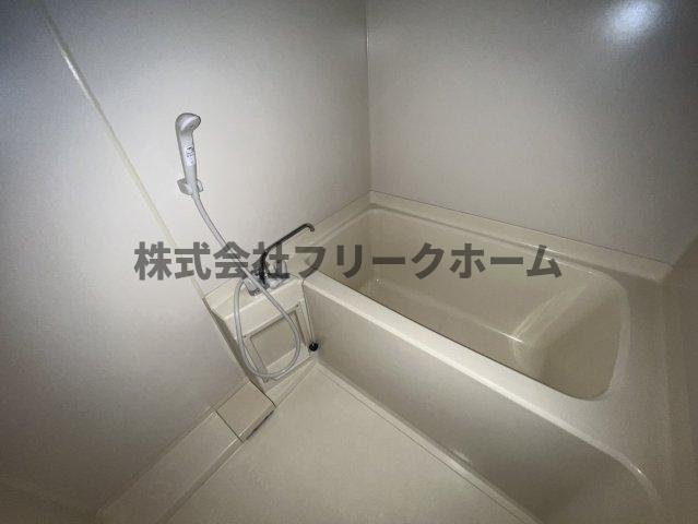 武蔵野市八幡町１丁目のアパートの浴室