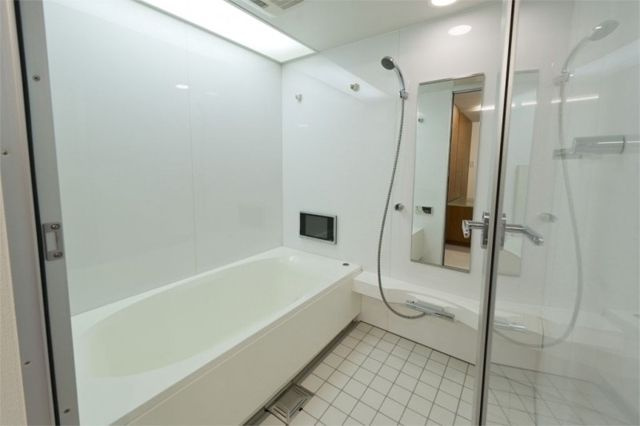 レジディア北新宿の浴室