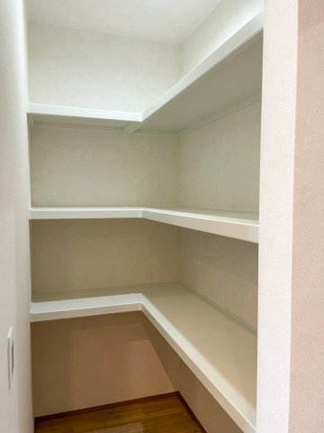 売新築戸建　牧之原市細江の収納|キッチン横のパントリーは大活躍間違いなしです！