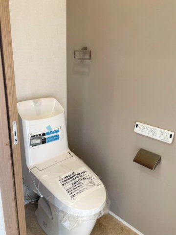 売新築戸建　牧之原市細江のトイレ|トイレも壁紙がセンス良く、落ち着いた雰囲気です！
