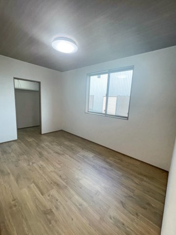 売新築戸建　牧之原市細江の洋室|6.75帖の主寝室です！ウォークインクローゼットは引き戸で使いやすい！