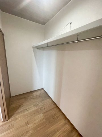 売新築戸建　牧之原市細江の洋室|たっぷり収納できそうです！