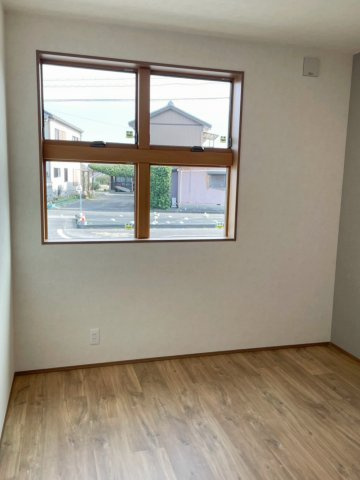 売新築戸建　牧之原市細江の内装|洋室は南向きなので明るく、暖かさも期待できます！