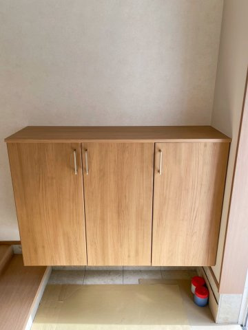 売新築戸建　牧之原市細江の玄関|シンプルな靴箱は高さが無いので圧迫感がありません！