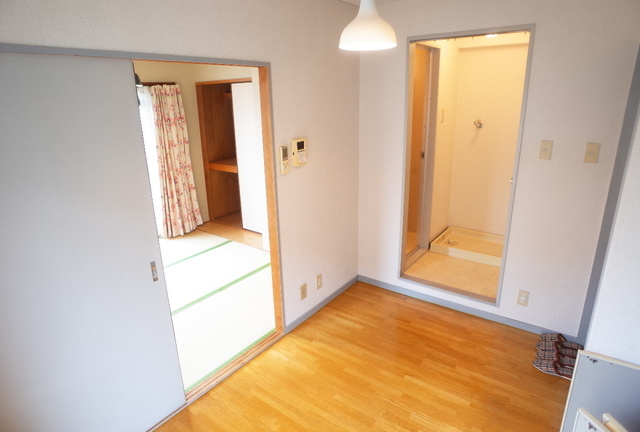 東芦屋マンションの居間・リビング