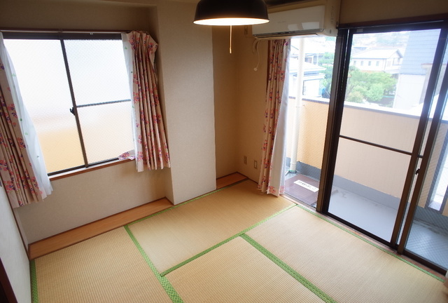 東芦屋マンションの居間・リビング