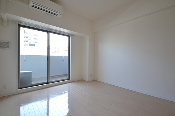 アドバンス神戸グルーブの居間・リビング