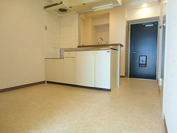 メープルレジデンスの居間・リビング