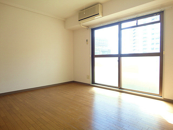 メープルレジデンスの居間・リビング