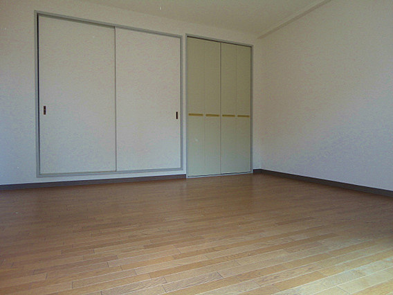 メープルレジデンスの居間・リビング