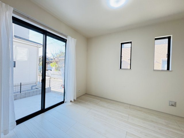 三郷市上彦名新築戸建【彦郷小学校：9分】の洋室|1F5.25帖洋室