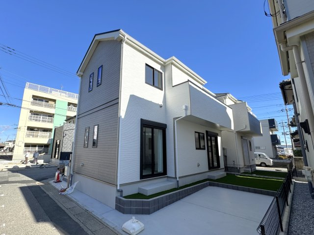 三郷市上彦名新築戸建【彦郷小学校：9分】の外観|A号棟外観・完成済み内覧可能です！