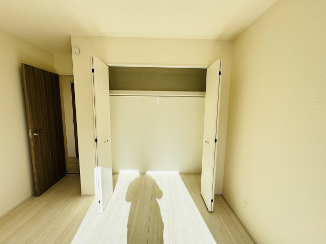 三郷市上彦名新築戸建【彦郷小学校：9分】の収納|6.06帖洋室収納