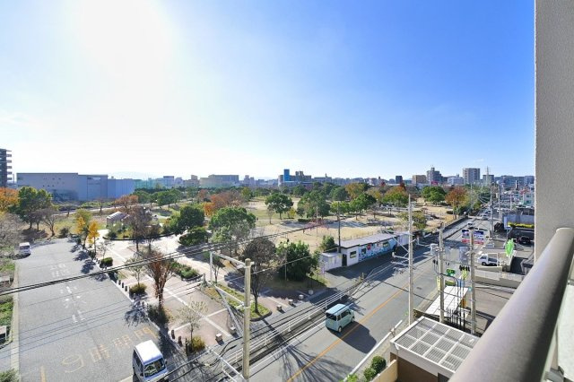 【展望】 | アーサー箱崎公園パークビュー | 前面はさえぎる高層ビルもなく、美しい青空の眺望が広がります