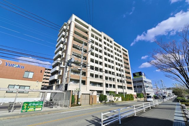 【外観】 | アーサー箱崎公園パークビュー | 敷地内駐車場は1住戸1台利用可能なので車をお持ちの方でも安心です