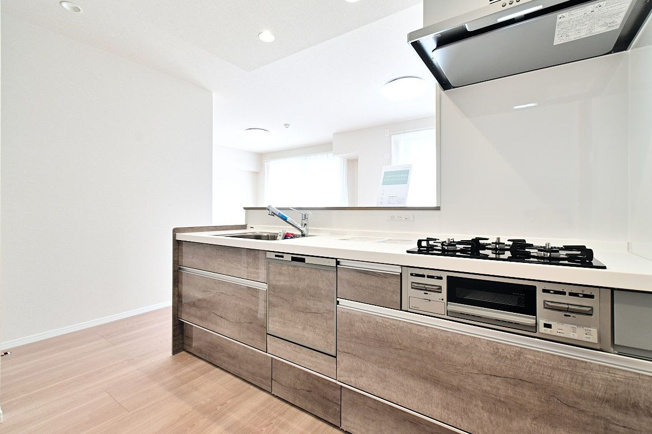 【キッチン】 | アーサー箱崎公園パークビュー | お料理をしながらでもご家族との会話を楽しめる対面キッチンです。食洗機付きで後片付けも楽々