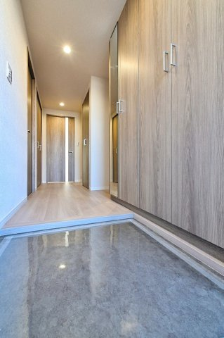 【玄関】 | アーサー箱崎公園パークビュー | 収納力に優れた玄関でいつでも片付いた状態でお客様を迎えられます