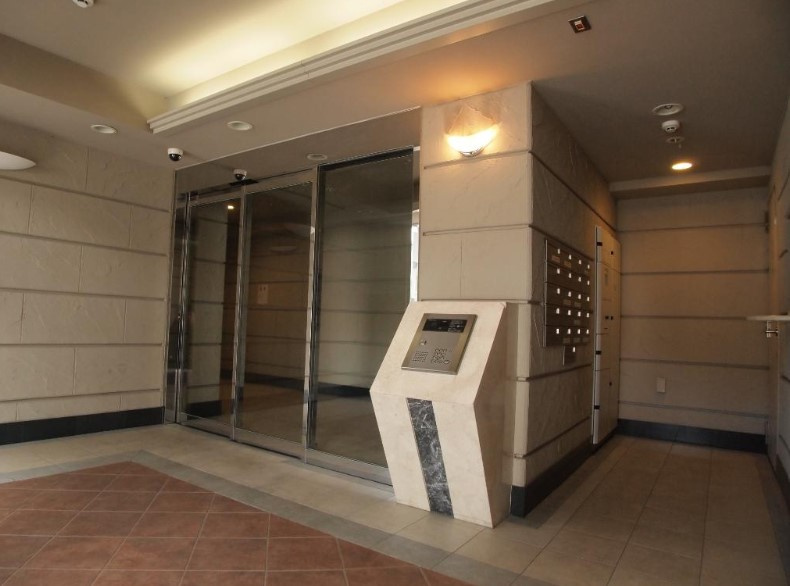 ネクステージ飛田給のエントランス