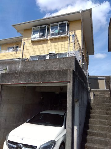 売中古戸建　富士市原田の外観|駐車場も完備されており、屋根もあるので雨風の心配もいりません！