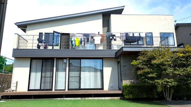 売中古戸建　富士市北松野の外観|著名人邸宅の設計を手がけた建築家によるデザインです。
