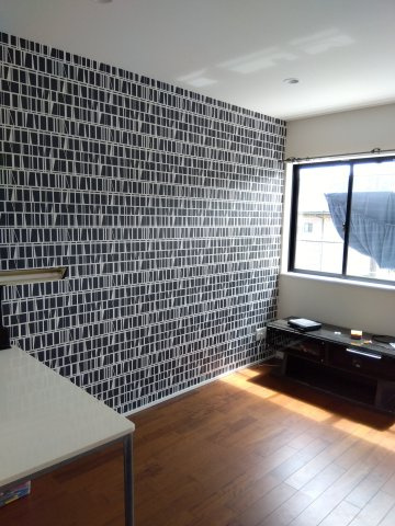 売中古戸建　富士市北松野の洋室|壁紙はオシャレなデザインでスタイリッシュな空間です。