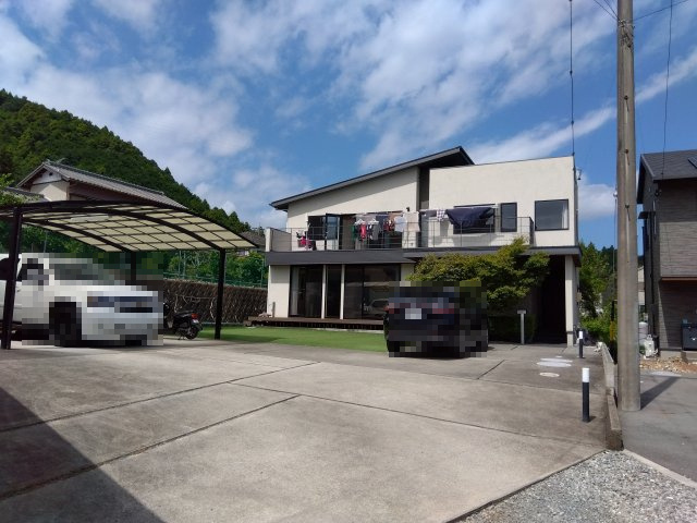 売中古戸建　富士市北松野の駐車場|広い敷地でカーポートもあり、駐車には困りません！