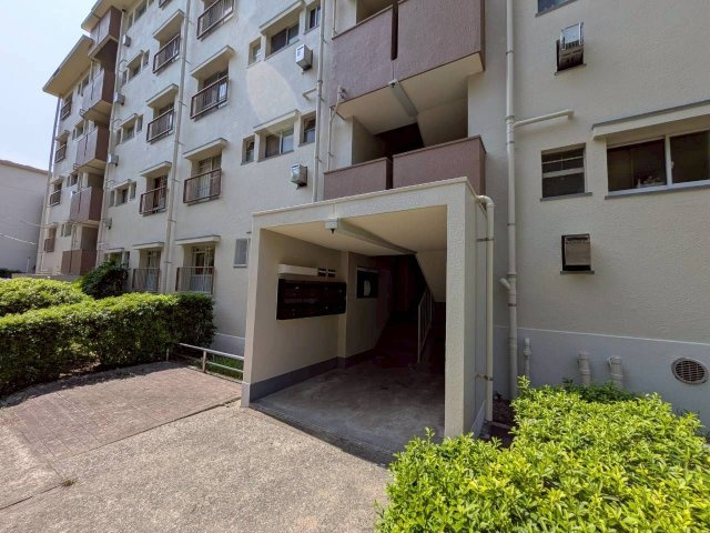 【エントランス】 | 笹の台4 | 共用部分はきちんと管理が行われているので清潔に保たれています