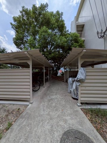 【駐輪場】 | 笹の台4 | 駐輪スペースもしっかりあり、屋根も付いているのでサドルが濡れる心配がありません