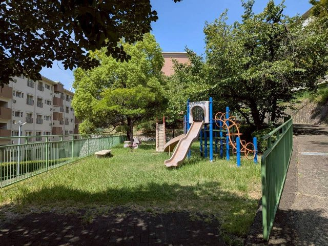 【その他】 | 笹の台4 | 敷地内に公園があるのでお子様を安心して遊ばせることができます