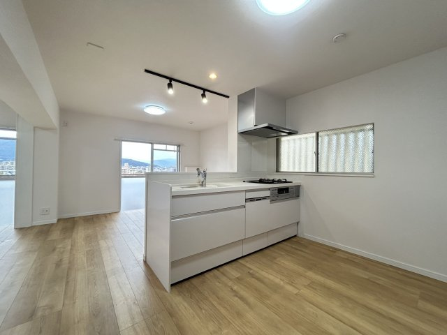 【キッチン】 | 笹の台4 | お料理をしながら会話を楽しめるカウンターキッチンです