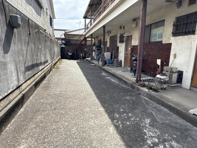 光栄荘の駐車場