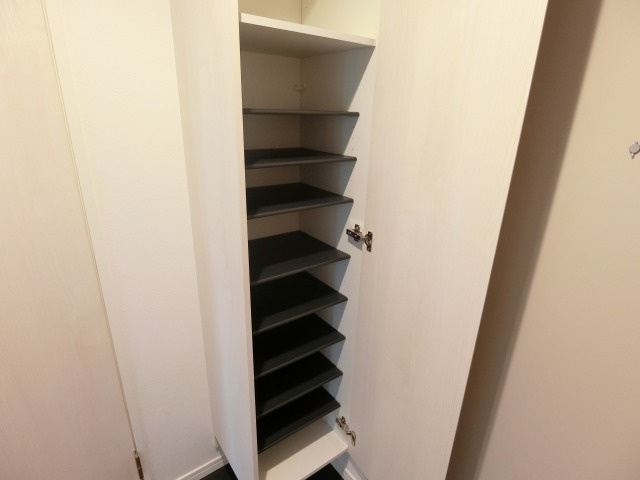 Cherim試験場Iの玄関|明るい玄関です