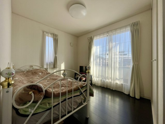 大量太陽光×並列5台駐車×学校5分以内、駅15分以内の吹き抜け邸宅のその他