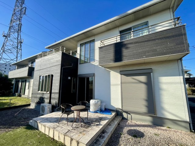 大量太陽光×並列5台駐車×学校5分以内、駅15分以内の吹き抜け邸宅