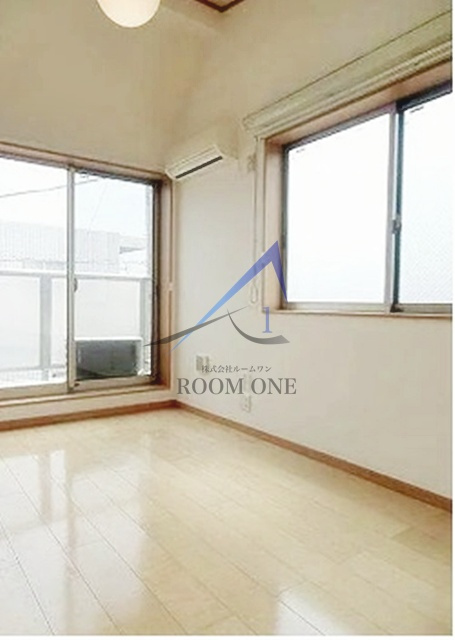 グロリアスコートの居間・リビング|洋室のお部屋です。