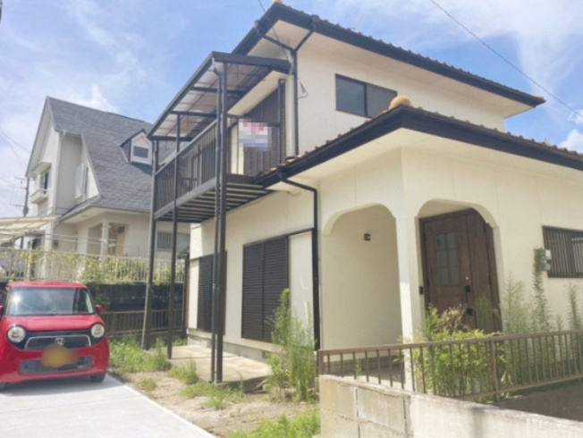 【外観】 | 筑紫野市紫６丁目　戸建て | 外壁塗装も完了しています。学校が徒歩圏内なのでお子様のいるファミリーにもおすすめです