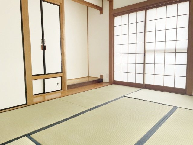 【和室】 | 筑紫野市紫６丁目　戸建て | リビングダイニングとつながった快適な和室のお部屋。様々な用途にお使いいただけます