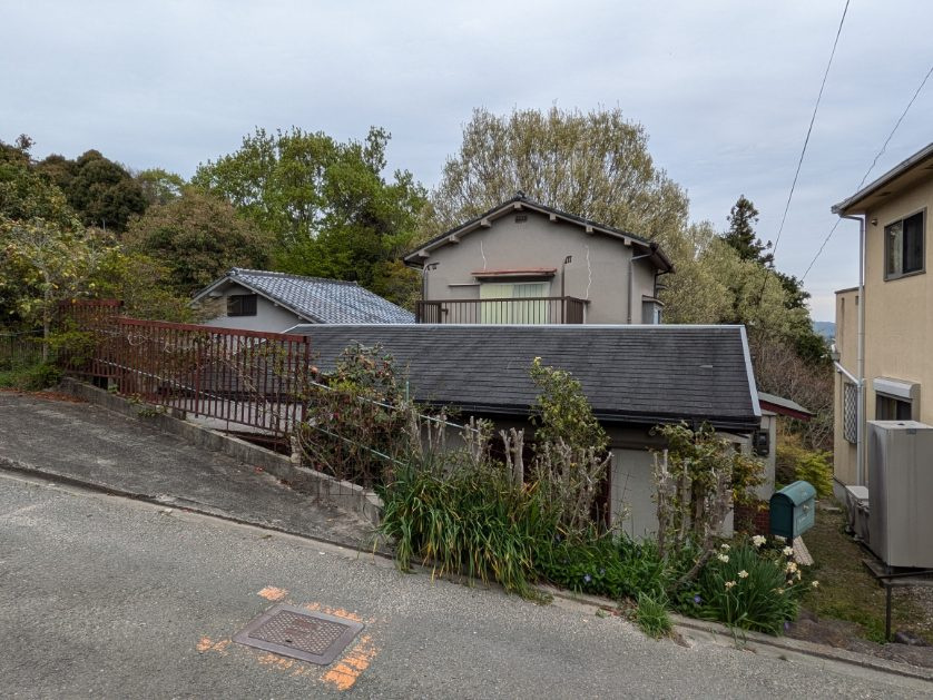 生駒市北新町土地(古家付・建築条件無し)