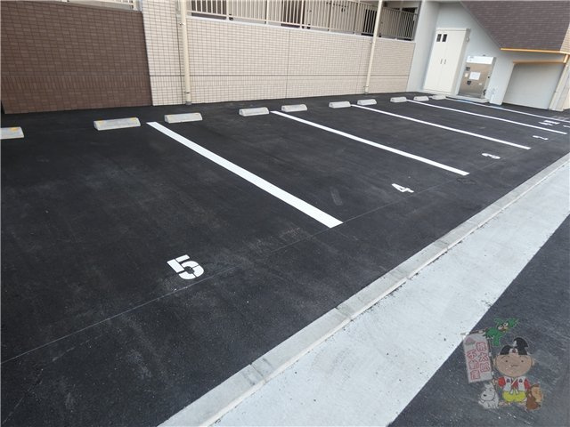 ミモザヒルズ岡山医大南の駐車場