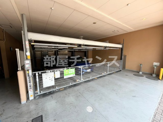 プレサンス鶴舞駅前ブリリアントの駐車場