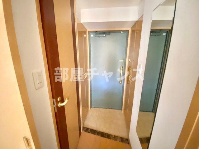 プレサンス鶴舞駅前ブリリアントの玄関