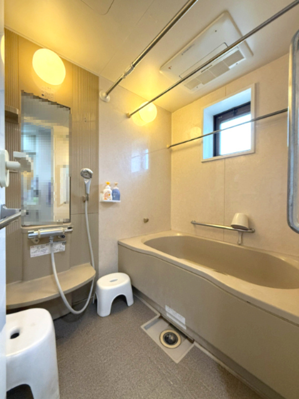 コスモシティ神戸本山の浴室|浴室
浴室にも窓があり、換気することが可能です。