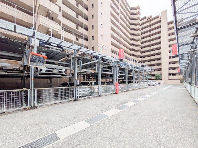 コスモシティ神戸本山の駐車場